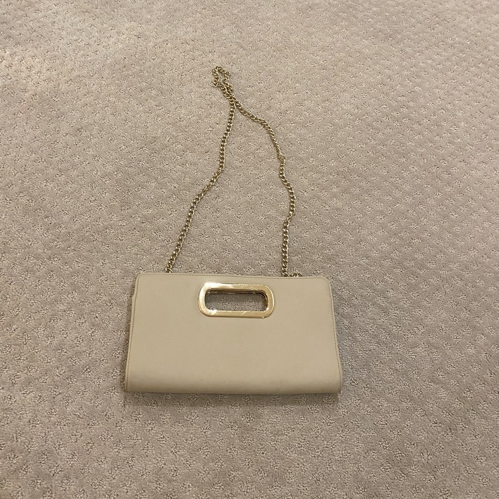 3/$20 ☀️ EUC Clutch - Picture 3 of 3